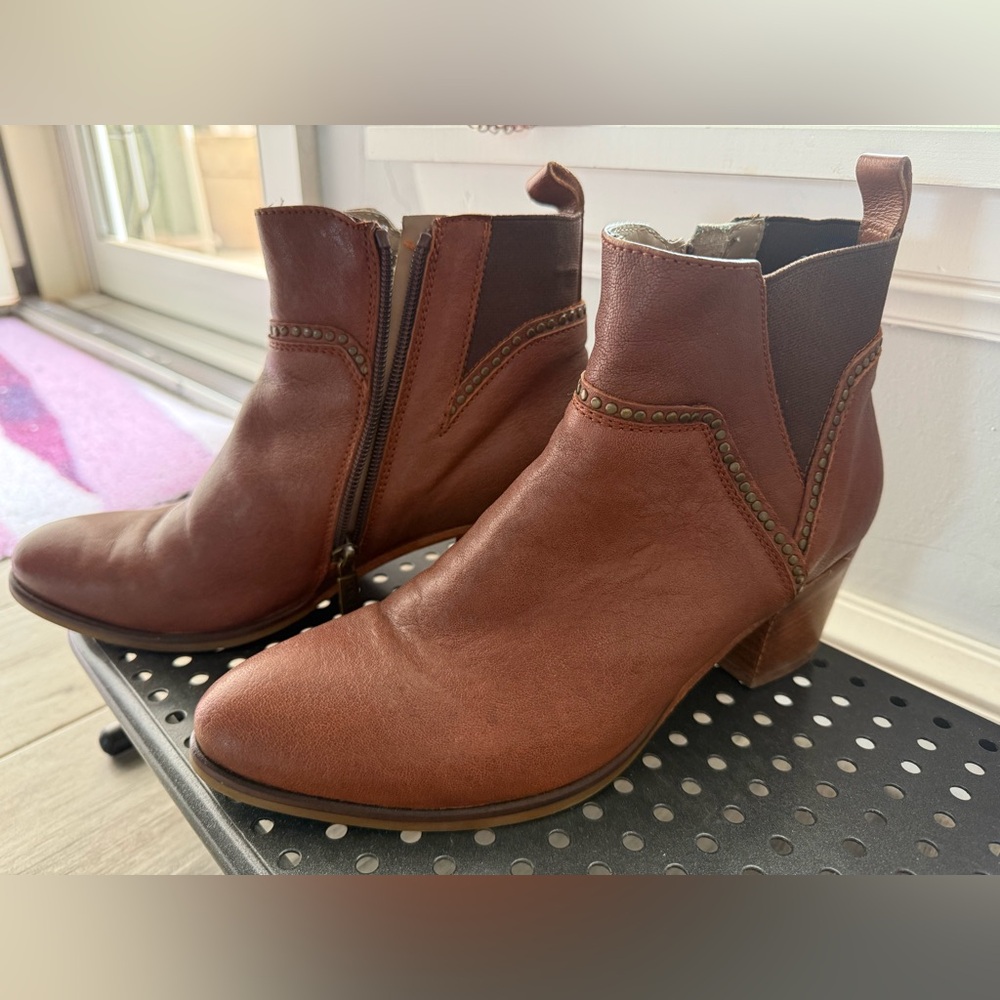 Italeau Brown Leather Ankle Boots